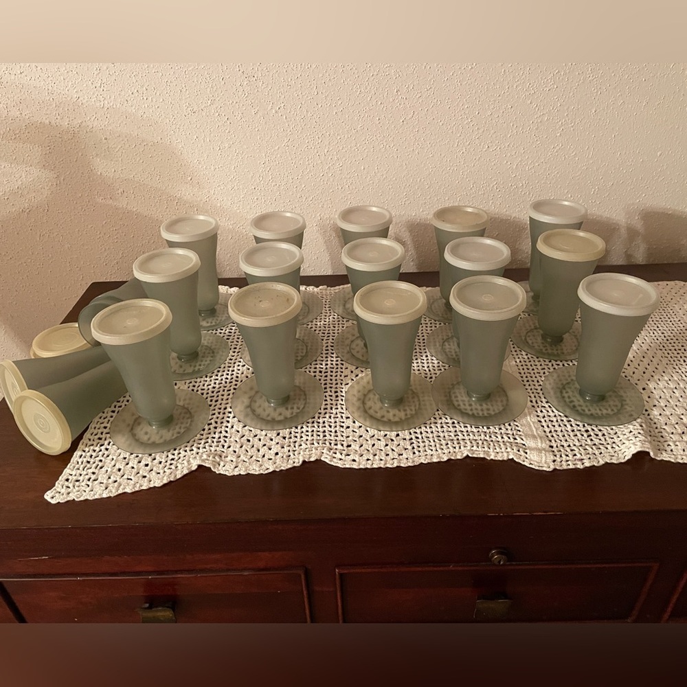 VINTAGE TUPPERWARE PARFAIT DESSERT CUPS (SET OF 15 + 4 misc)